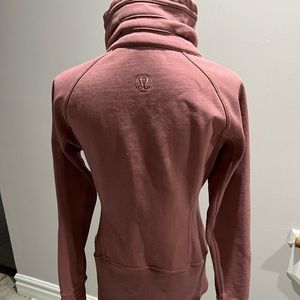 Lululemon full zip jacket in Mauve. Very warm and in excellent condition.